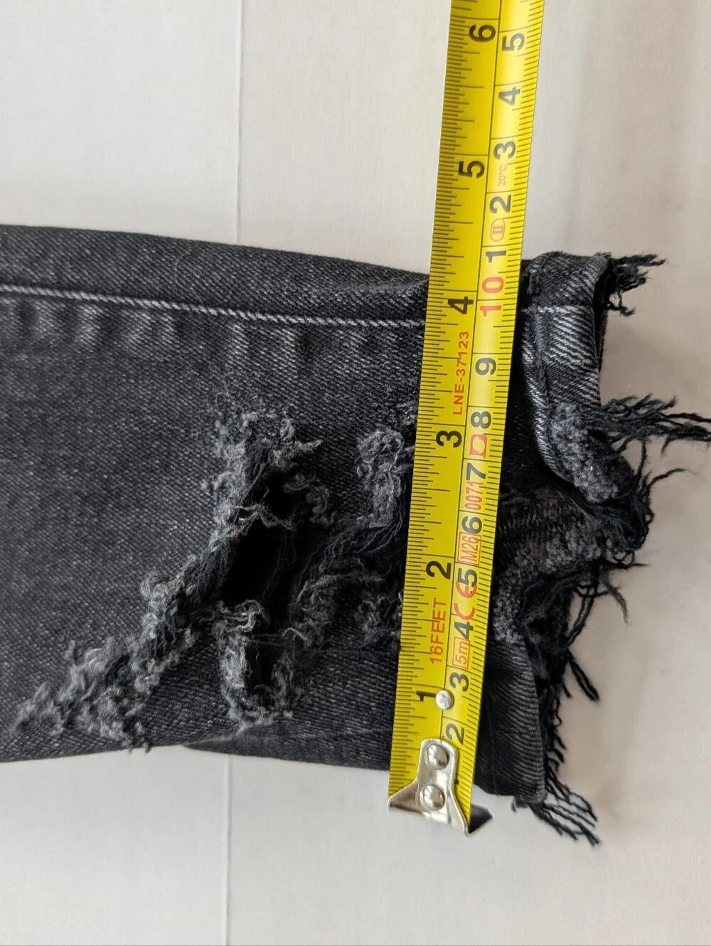 AGOLDE Sophie Crop Distressed Skinny Jeans in Washed Black